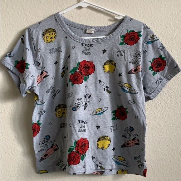 🔹4/$25 “Give Me Space” Graphic T-shirt - Picture 1 of 6